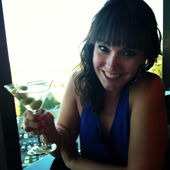 Profile Picture of Katie Blatzer (@kblatzer) on Poshmark