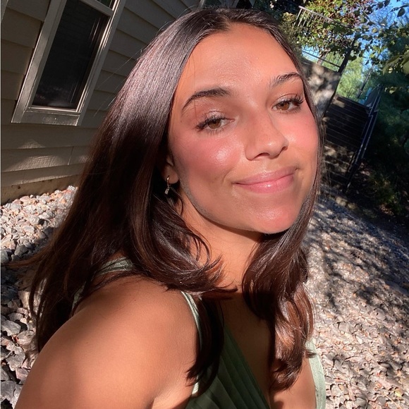 Profile Picture of Sophia Mosleh (@sophia_mosleh) on Poshmark