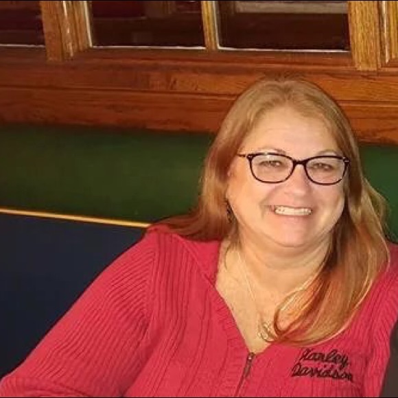 Profile Picture of Dawn Adkins (@dawnawebster) on Poshmark