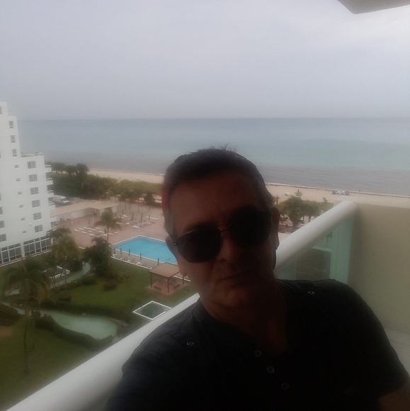 Profile Picture of Janos Sulu (@janossuli47) on Poshmark