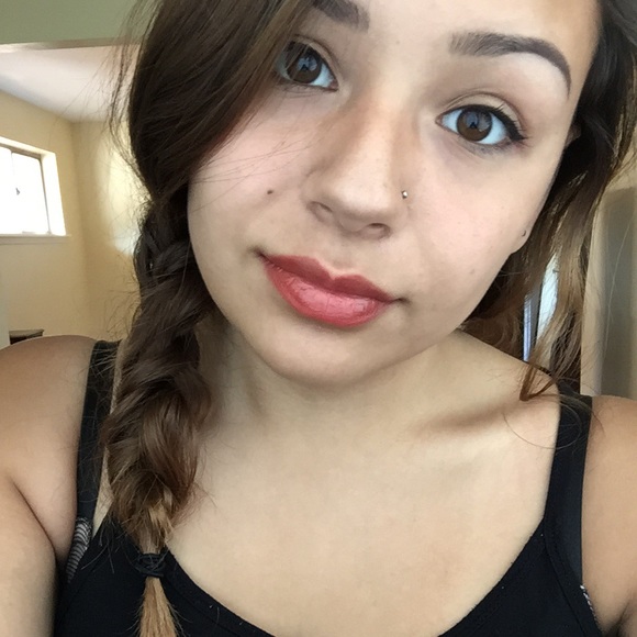 Profile Picture of Saphiyah Toulas (@saphiyaaah) on Poshmark