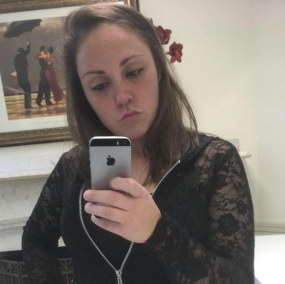 Profile Picture of Chrissy Knowles (@cknowles02) on Poshmark