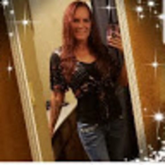 Profile Picture of Melissa Chesser (@truckingirl38) on Poshmark