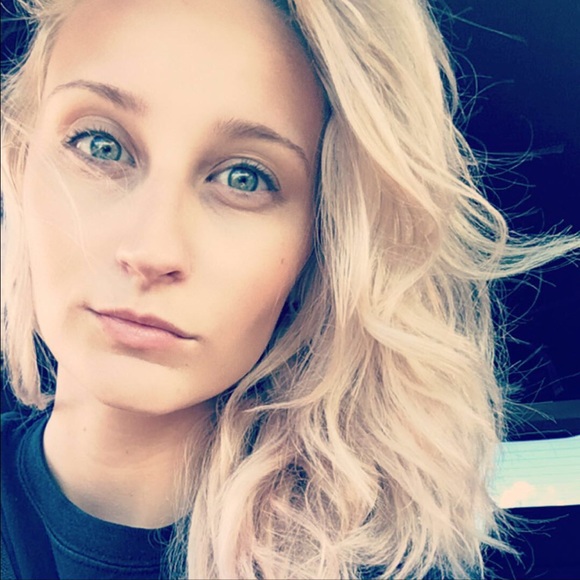 Profile Picture of Tesla Dasinger (@teslamdas) on Poshmark