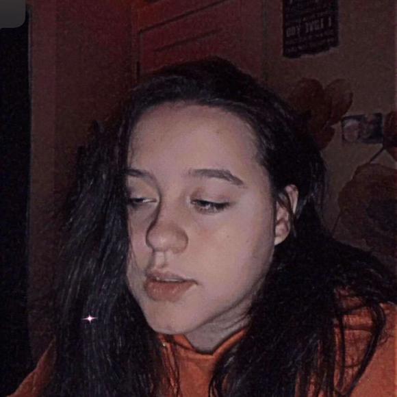 Profile Picture of Roni Coffman (@ronicoffman) on Poshmark