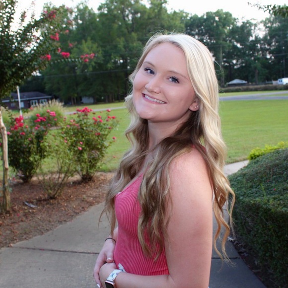 Profile Picture of Raegan Staser (@raegan_staser) on Poshmark