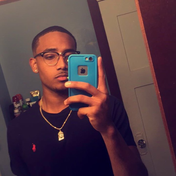 Profile Picture of Brandon Hurson (@bhurbo) on Poshmark