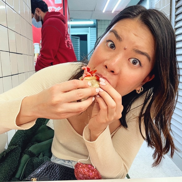 Profile Picture of Connie Huang (@_connie_sells) on Poshmark