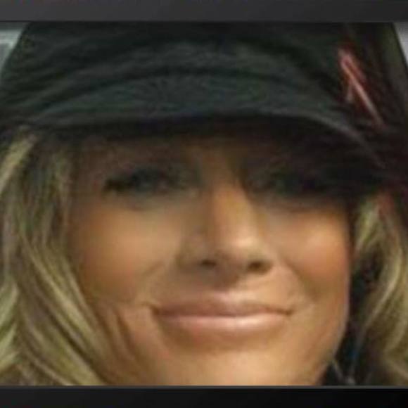 Profile Picture of Tracie Crosiar (@tlcrosiar) on Poshmark