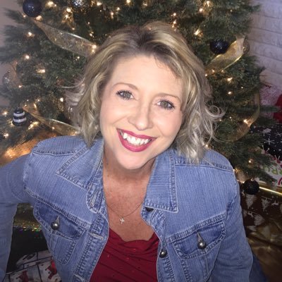 Profile Picture of Angie Sinclair (@SissySu) on Twitter