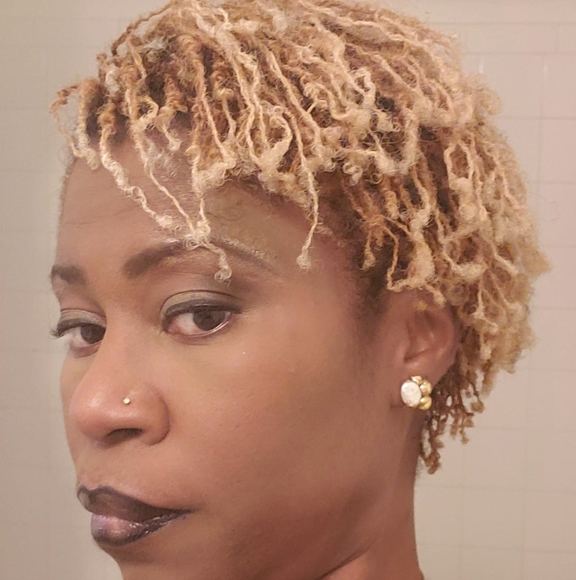 Henriette Gadegbeku-morris - Poshmark Profile Picture of Henriette Gadegbeku-morris (@henriettemorris) on Poshmark