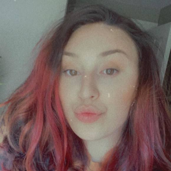 Profile Picture of Bailey Halpin (@baileyhalpin) on Poshmark