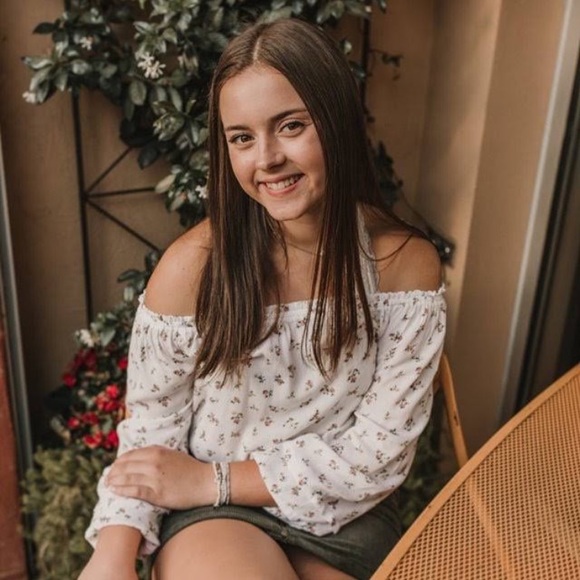 Abby Sadowsky - Poshmark Profile Picture of Abby Sadowsky (@abby44jane) on Poshmark