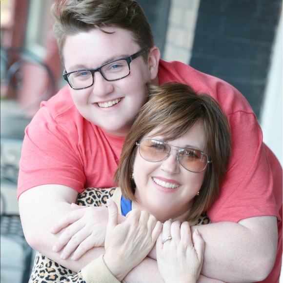 Profile Picture of Joanna Foster (@nateebell) on Poshmark