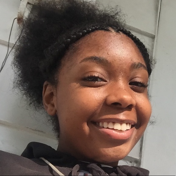 Profile Picture of Karleanna Rucker (@karleanna) on Poshmark