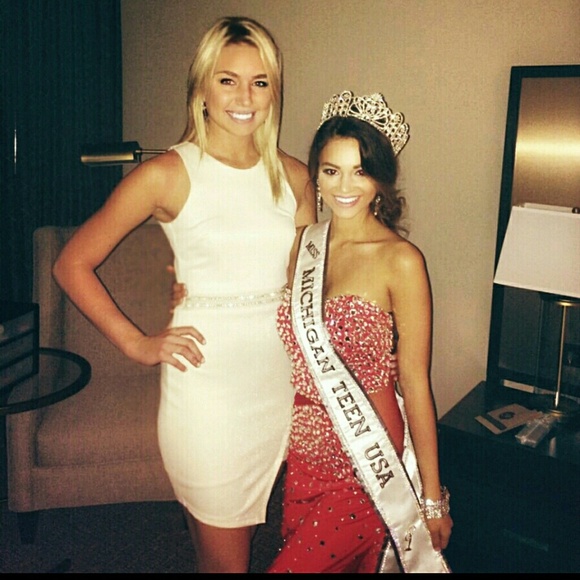 Profile Picture of Amanda Beard (@realmandab) on Poshmark