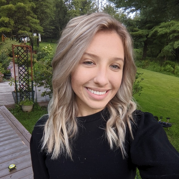 Alina Bublik - Poshmark Profile Picture of Alina Bublik (@abublik12345) on Poshmark