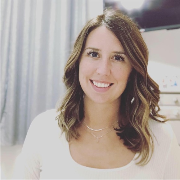 Profile Picture of Paige Almstrom (@palms90) on Poshmark