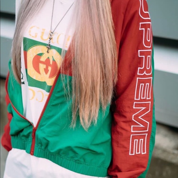 Profile Picture of Linda Saelee (@elless_) on Poshmark