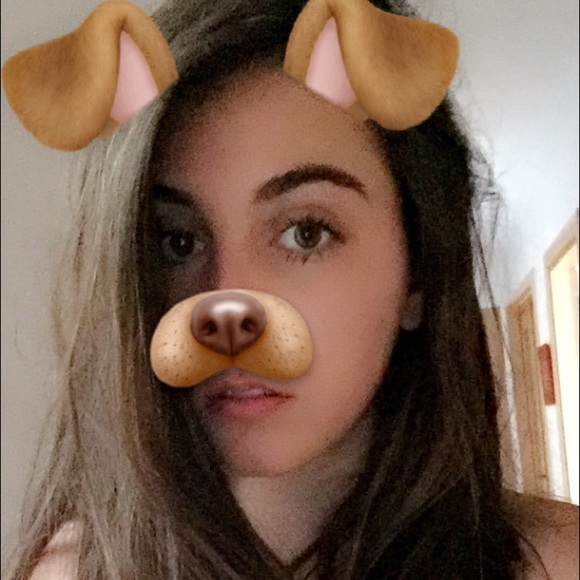 Profile Picture of Sydney Olstein (@sydneyeolstein) on Poshmark