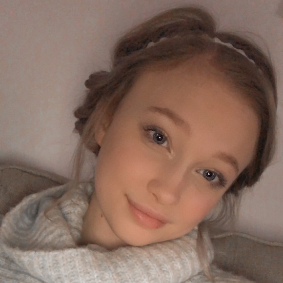 Anneka Salstrom - Poshmark Profile Picture of Anneka Salstrom (@ak17sal) on Poshmark