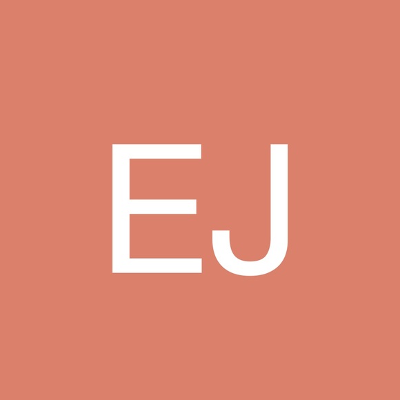 Profile Picture of Eliana Jussen (@newbierose01) on Poshmark