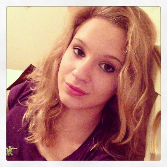 Profile Picture of Amanda Weschler (@aweschler) on Poshmark