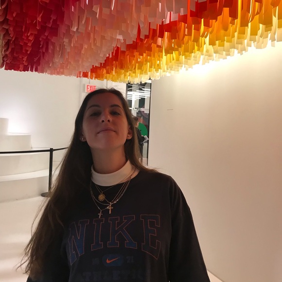 Profile Picture of Anna Peterpaul (@annap01) on Poshmark