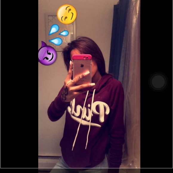 Profile Picture of Kayla Isby (@qveenkayyyy56) on Poshmark