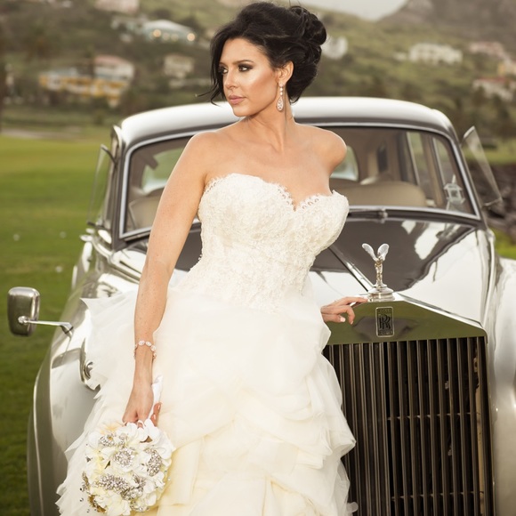 Profile Picture of Chelsey Queeley (@chelseylunoe) on Poshmark