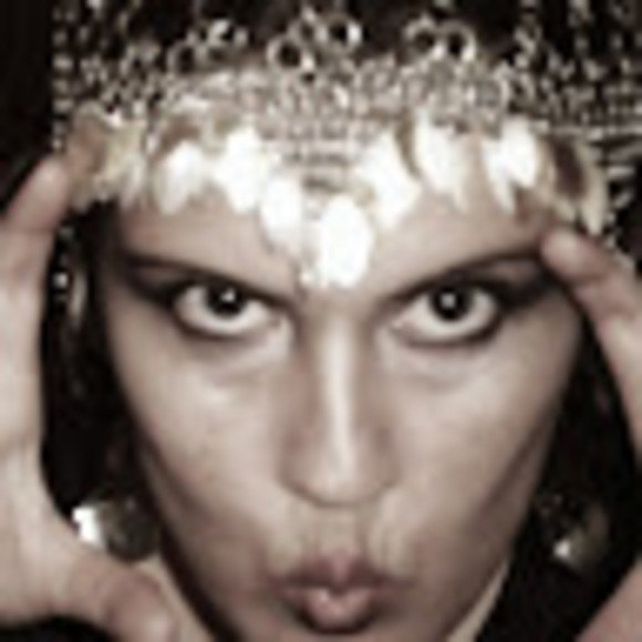 Profile Picture of Tanya Raye (@operamice) on Poshmark