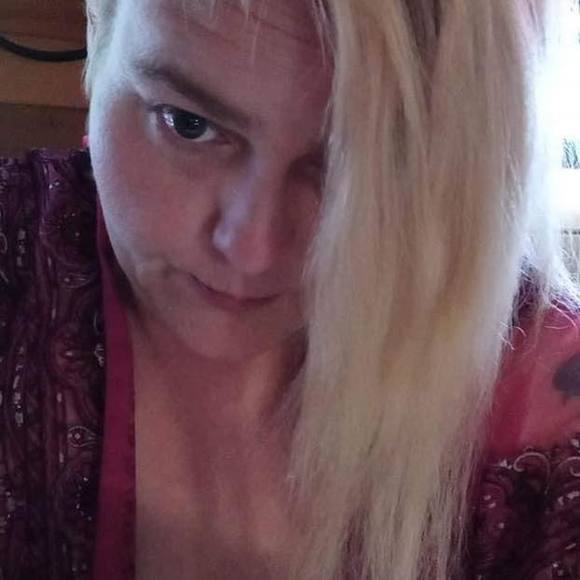 Profile Picture of Amanda Gilbert (@agilb413) on Poshmark