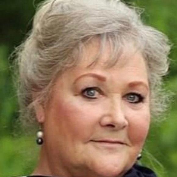 Profile Picture of Joanne Thornton (@mamaspazz) on Poshmark