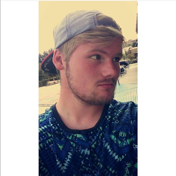 Profile Picture of Adam Foarde (@foarde20) on Poshmark