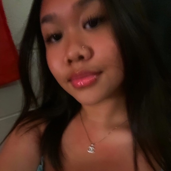 Profile Picture of Tanya jane Brillantes (@tjanebri) on Poshmark