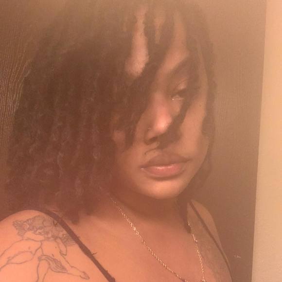 Profile Picture of Kiana Rhem (@kianarhem) on Poshmark