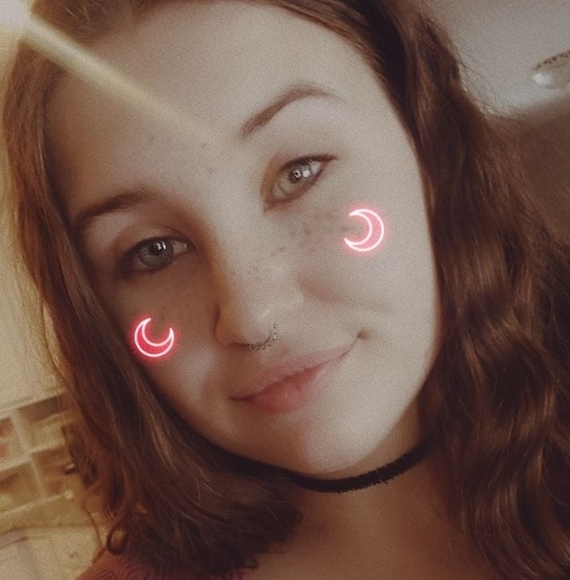 Profile Picture of Hannah Deisinger (@shellanddale) on Poshmark