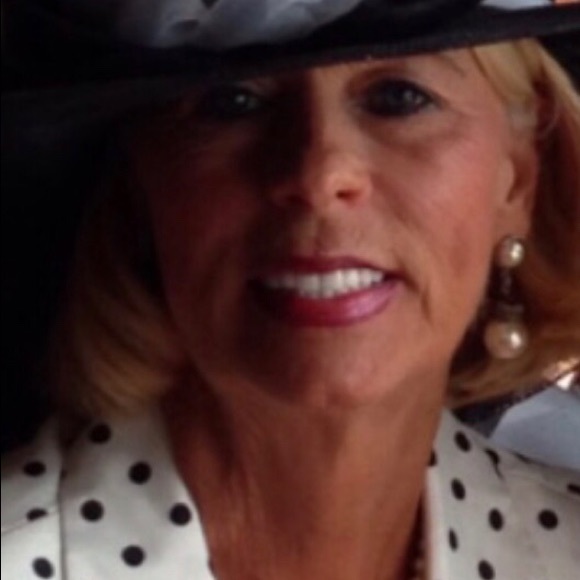 Profile Picture of Beverly Peyton (@beverlypeyton) on Poshmark