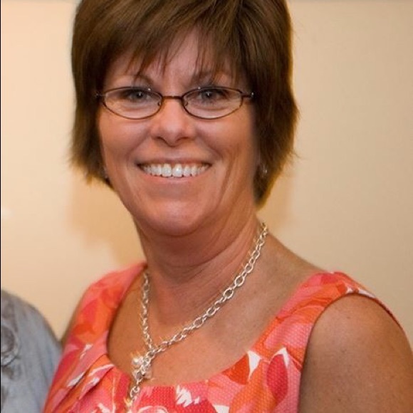 Profile Picture of Frances Steenbergen (@fsteenbergen) on Poshmark