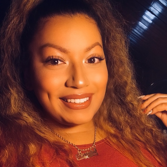 Profile Picture of Ana Evaristo (@ana_evaristo) on Poshmark