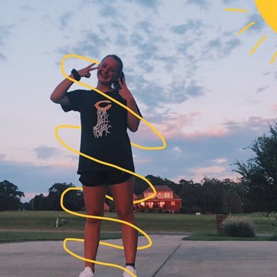 Profile Picture of Alyssa Cox (@alyssacox_04) on Twitter