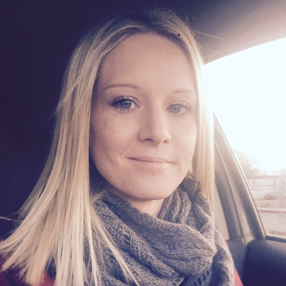 Profile Picture of Amy Mascaro (@famam) on Poshmark