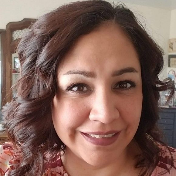 Profile Picture of Olivia Gonzalez (@olijags) on Poshmark