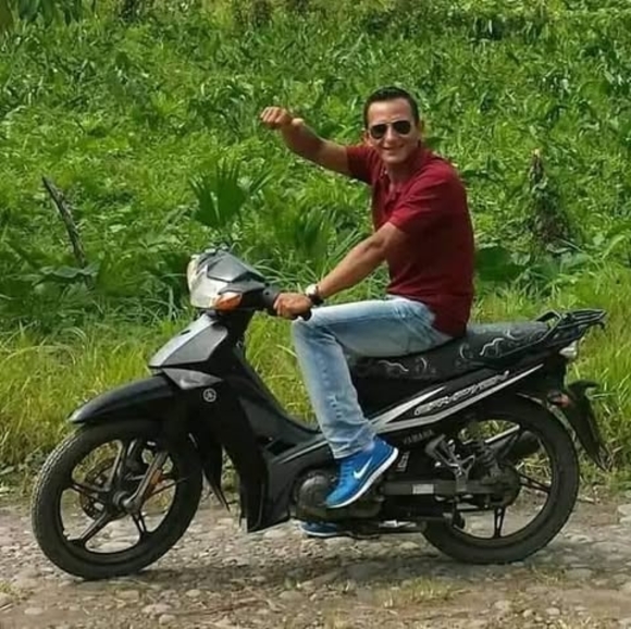 Profile Picture of Fernando Calapucha rosado (@calapuchaf40) on Poshmark