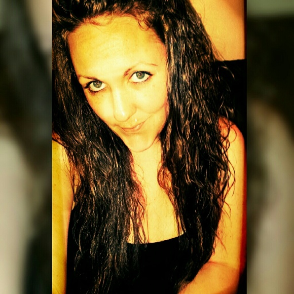 Profile Picture of Danielle Mcdaniel (@diamondtrio) on Poshmark