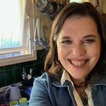 Profile Picture of Sally Haughey (@wonderinparis) on Instagram