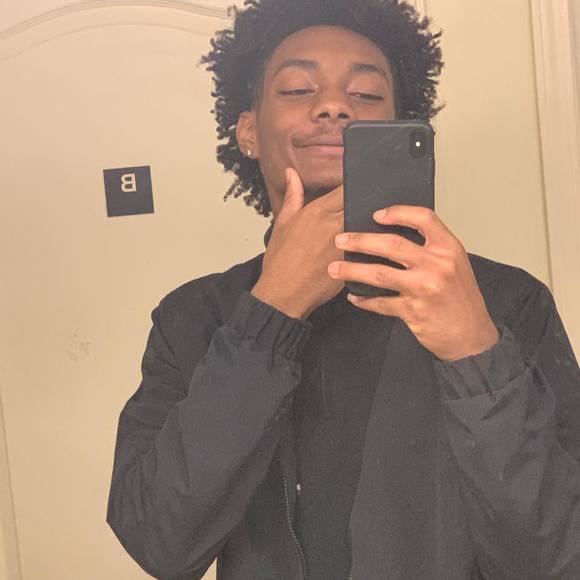 Profile Picture of Traymonte Westbrook (@traymontew) on Poshmark