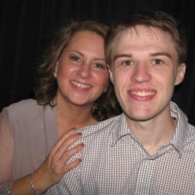 Profile Picture of Lori Garrison (@LMGar14) on Twitter