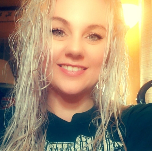 Profile Picture of Kayla Mirandy (@kmirandy24) on Poshmark