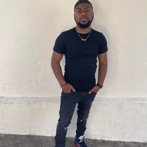 Profile Picture of Tyron Knox (@tyronknox81) on Poshmark